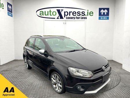 2017 Volkswagen Polo CROS 1.2 TSI Automatic, Reversing camera