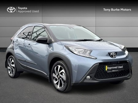 2025 Toyota Aygo X - DESIGN - Save EUR 2,121 - 252 Reg - 1 FREE Service Included - 1.0 - Petrol - 5dr // Front Electric Windows // Rear Electric Windows // Electric Mirrors // Apple Carplay // Android Auto