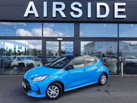 2022 Toyota Yaris 1.5 HYBRID TWO TONE COLOUR