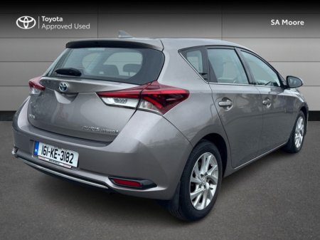 2016 Toyota Auris HYBRID LUNA €15,495