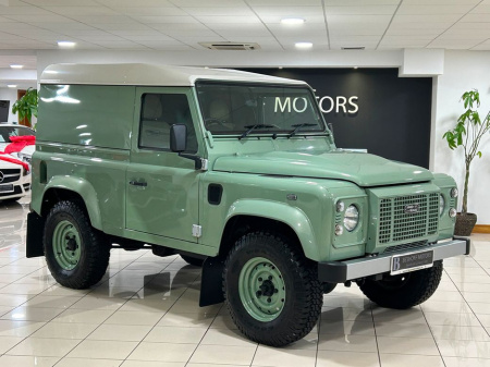 2015 Land Rover Defender 90 HERITAGE 2.2 TD HARD TOP (1 of 400 WORLDWIDE)=LOW MILES//DOCUMENTED HISTORY FILE=ALMOND INTERIOR//ONLY €333 ANNUAL ROAD TAX=151 REG//TAILORED FINAN €54,995