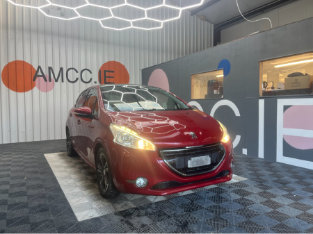 2014 Peugeot 208 1.2 PETROL / 55k KMs / PARKING SENSORS , ADAPTIVE CRUISE & MORE