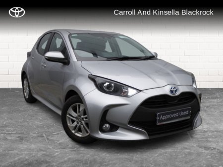 2025 Toyota Yaris Hybrid Luna