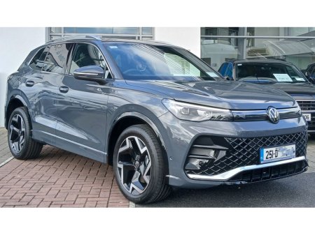 2025 Volkswagen Tiguan R-Line 1.5 PHEV 204HP *AVAILABLE FOR IMMEDIATE DELIVERY, REAR VIEW CAMERA,SUNROOF*