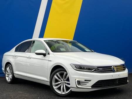 2016 Volkswagen Passat GTE 1.4 PLUG-IN HYBRID *ADVANCE SPEC* // HEADS-UP DISPLAY // DIGITAL CLUSTER // 360 PARKING SENSORS