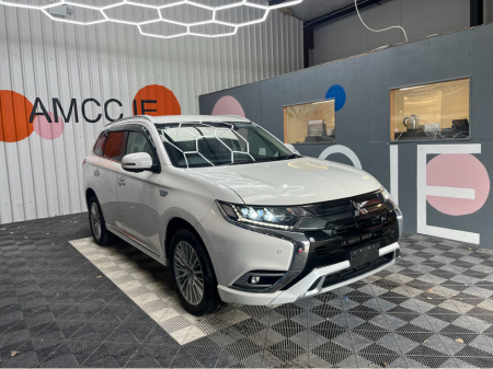2018 Mitsubishi Outlander MITSUBISHI OUTLANDER PHEV 2.4 HYBRID / 91k KMs / HEATED SEATS + STEERING WHEEL / REVERSE CAMERA / ADAPTIVE CRUISE & MORE