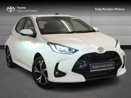 2025 Toyota Yaris HYBRID LUNA-SPORT