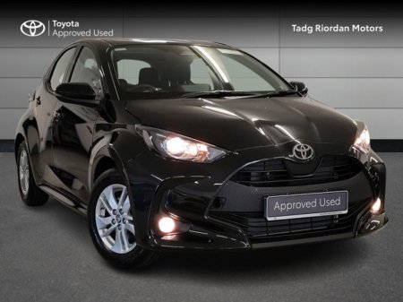 2025 Toyota Yaris HYBRID LUNA