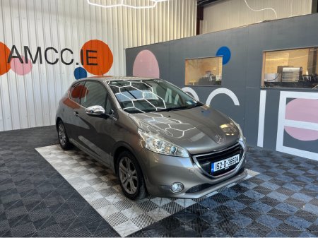2015 Peugeot 208 208 MANUAL 1.2 PETROL /68k KMs / REVERSE CAMERA , ADAPTIVE CRUISE & MORE