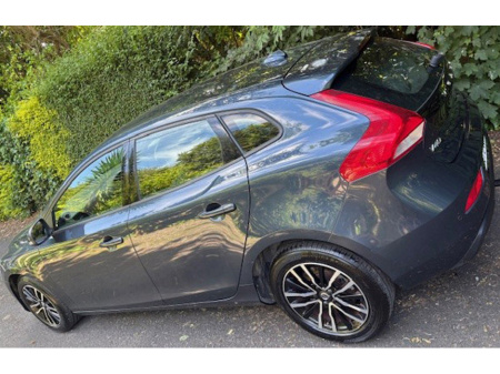 2018 Volvo V40 2.0 D2 Momentum Nav+ 120bhp Manual 5 Dr Hatch