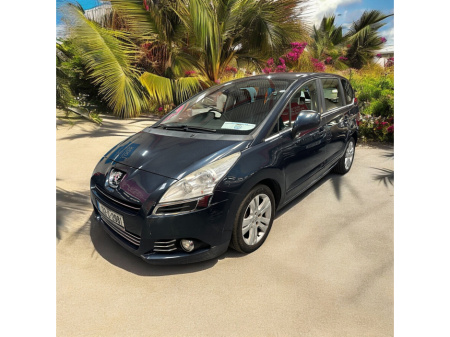 2013 Peugeot 5008 1.6 HDI 115 bhp Active Family €4,995