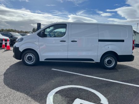 2025 Peugeot Expert  €32,480
