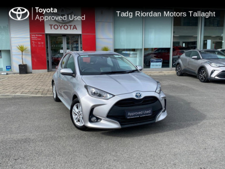 2022 Toyota Yaris hybrid luna
