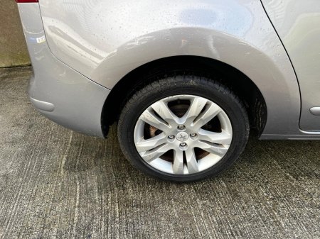 2015 Peugeot 5008 5008 1.6 Petrol, auto, pan roof, huge spec alloys €13,750