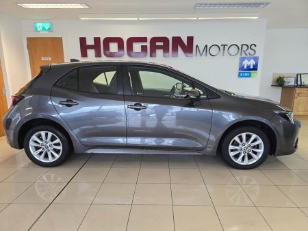 2023 Toyota Corolla Hybrid Luna H/B Automatic €25,750