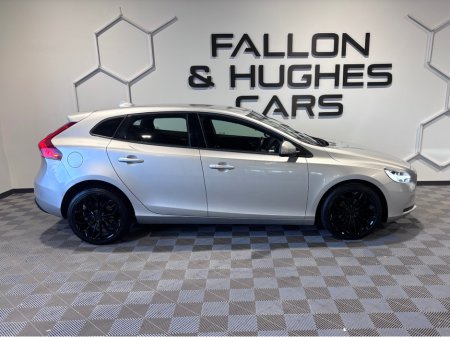 2017 Volvo V40 D2 MOMENTUM // DIESEL // MANUAL // UPGRADED ALLOYS €11,950