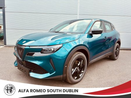 2025 Alfa Romeo Junior Ibrida + Tech pack