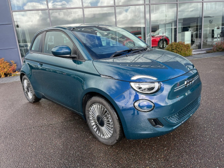 2025 Fiat 500e  €23,995