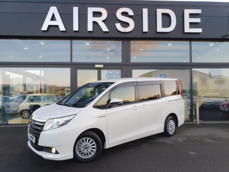 2015 Toyota Noah 1.8 HYBRID 7 SEATER