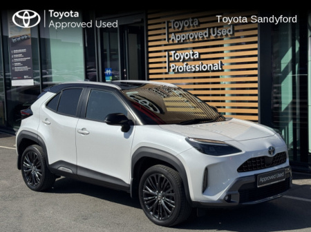 2022 Toyota Yaris Cross 4WD ADVENTURE // REAR CAMERA & PARK ASSIST // HEATED HALF LEATHER SEATS // APPLE CARPLAY/ANDROID AUTO // FULL WARRANTY €30,945