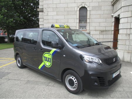 2022 Peugeot Expert E COMBI 50KW 9 SEATER