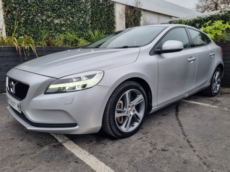 2016 Volvo V40 2.0 D4 AUTO MOMENTUM / HI SPEC / TAX €270 (162 DECEMBER REG)