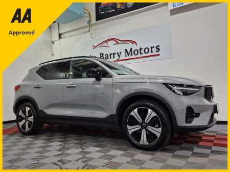 2023 Volvo XC40 T5 RECHARGE ULTIMATE DARK (PAN ROOF) AUTOMATIC **ONE OWNER / APPLE CARPLAY / BLIND SPOT ASSIST / ELECTRIC SUNROOF / HARMAN KARDON SOUND / HEATED FRONT & REAR SEATS / 360 DEGREE PARKING CAMERA**