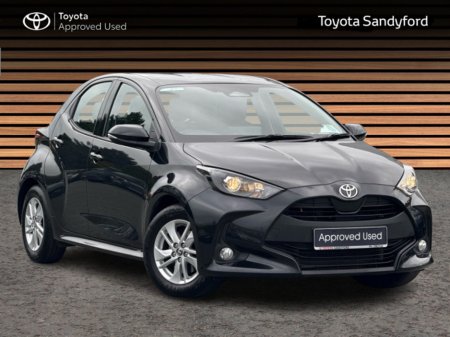 2025 Toyota Yaris HYBRID LUNA // REAR CAMERA // TOYOTA SAFETY SENSE // BLUETOOTH // AIR CON // FULL WARRANTY