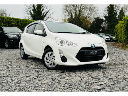 2017 Toyota Aqua DAA-NHP10 5DR AUTO €9,999