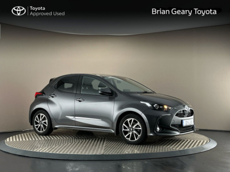 2022 Toyota Yaris HYBRID LUNA SPORT