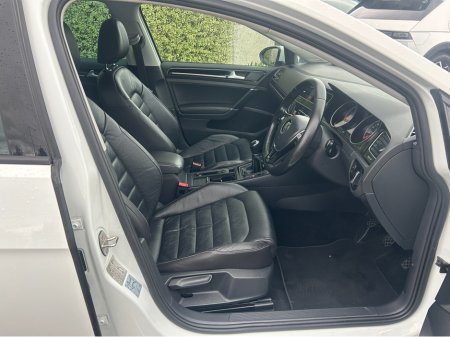 2017 Volkswagen Golf 1.2 TSI R-LINE STYLING 110HP 5DR **FULL LEATHER** HEATED SEATS** PARKING CAMERA** €17,950