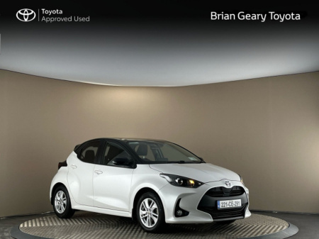 2022 Toyota Yaris HYBRID LUNA