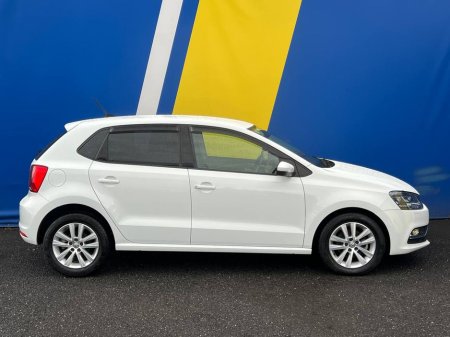 2017 Volkswagen Polo COMFORTLINE 1.2 TSI // NEW 2 YEAR NCT // VERY LOW MILEAGE // REVERSE CAMERA €14,900