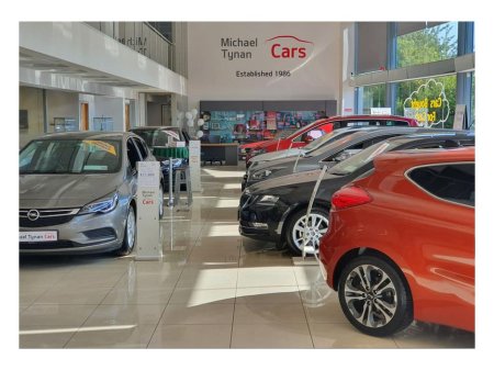 2023 Kia EV6 Air, 77kwh, 19” Alloys, Black Leather, Heated Seats, Heated Steering Wheel, Camera, CarPlay, Wireless Charger, Blind Spot Detection €33,555