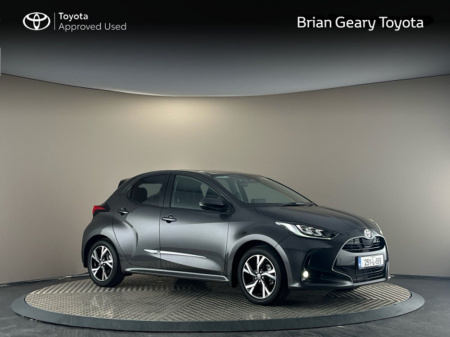 2025 Toyota Yaris HYBRID LUNA SPORT