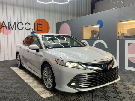2018 Toyota Camry G LEATHER PACKAGE / 53k KMs / Heated Leather, Reverse Camera & More / Automatic
