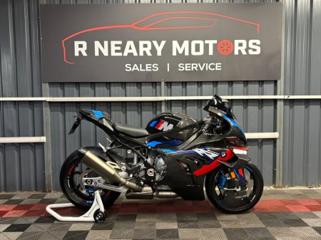 2023 BMW M 1000 R
