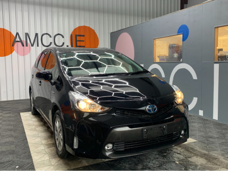 2019 Toyota Prius Alpha 1.8 HYBRID AUTOMATIC / 54k KMs / Heated Seats, Reverse Camera & More