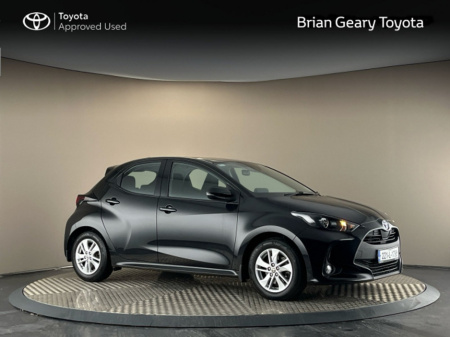 2022 Toyota Yaris HYBRID LUNA
