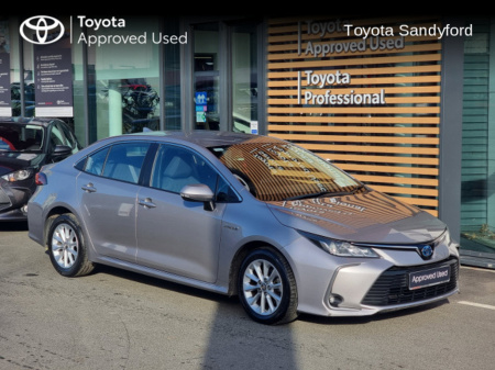 2020 Toyota Corolla HYBRID LUNA SALOON // REAR CAMERA // BLUETOOTH // TOYOTA SAFETY SENSE // APPROVED USED WARRANTY €23,945