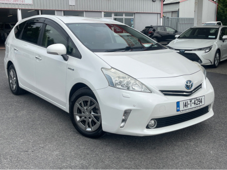 2014 Toyota Prius Alpha 2014-1 Toyota Prius Alpha