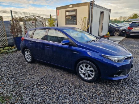 2017 Toyota Auris Hybrid Luna €14,250