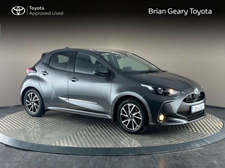 2022 Toyota Yaris HYBRID LUNA SPORT