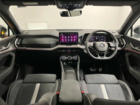2025 Skoda Kodiaq Sportline DSG 2.0TDI 150BHP - Reversing Camera - Panoramic Sunroof - Climate Control- Heated Seats - Keyless Start - Apple CarPlay/Android Auto €59,950