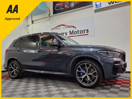 2022 BMW X5 45E M SPORT (COLOSSAL SPEC) AUTOMATIC **ACTIVE CRUISE CONTROL / BMW LASER HEADLIGHTS / COOLING & MASSAGE SEATS / COMFORT FRONT SEATS / HEADS UP DISPLAY / REVERSE CAMERA / WIRELESS PHONE CHARGING**