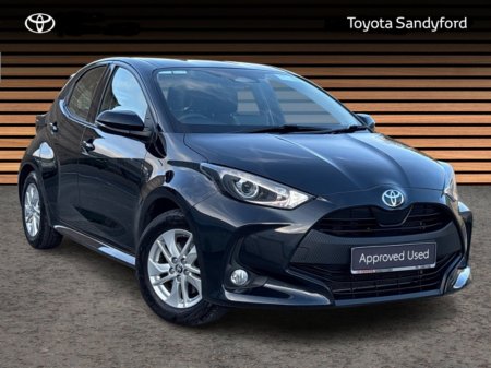 2025 Toyota Yaris HYBRID LUNA // REAR CAMERA // TOYOTA SAFETY SENSE // BLUETOOTH // AIR CON // FULL WARRANTY