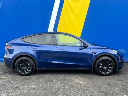 2024 Tesla Model Y STANDARD RANGE RWD // TESLA AUTOPILOT // PANORAMIC ROOF // 5 HEATED SEATS €37,900