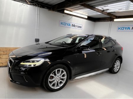 2018 Volvo V40 Cross Country 2.0 D4 CROSS COUNTRY SE LUXURY DIESEL 190 BHP AUTOMATIC // FULL LEATHER ELECTRIC SEATS // REVERSING CAMERA // CRUISE CONTROL // LANE ASSIST // FULL HARMAN KARDON SURROUND SOUND SYSTEM // TOP SPEC €17,950