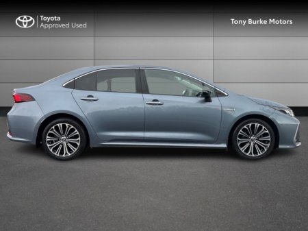 2019 Toyota Corolla Saloon LUNASPORT Edition - 1.8 Hybrid - Automatic - Excellent Features - NCT 2027 - EUR 180 Tax // Remote Central Locking // Front Electric Windows // Rear Electric Windows // Electric Mirrors // Heat €20,899