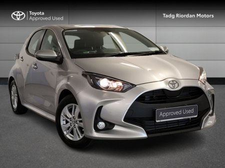 2025 Toyota Yaris HYBRID LUNA
